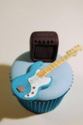 FB-guitar-cupcake-MjV